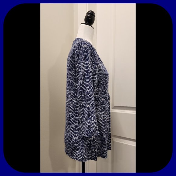 CALVIN KLEIN JEANS || Empire Waist ¾ Sleeve Top (SIZE L) - Picture 3 of 7